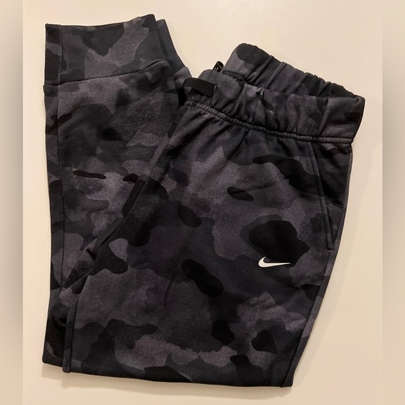 Nike Black Como Cropped Sweatpants - Picture 1 of 1